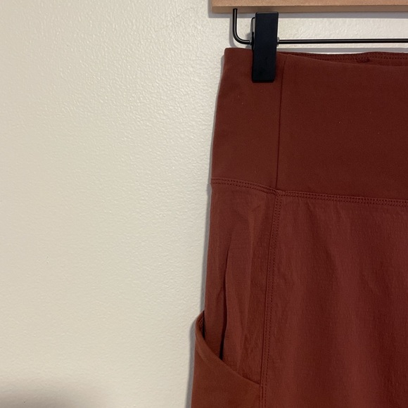 Athleta Size 2 Trekkie hybrid crop tight - Picture 2 of 7